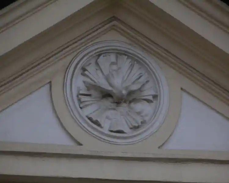 Solar disc with a bird